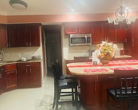 نيو يورك Minutes From Jfk, Beautiful Home With Peaceful, Cosy, Private Room المظهر الخارجي الصورة