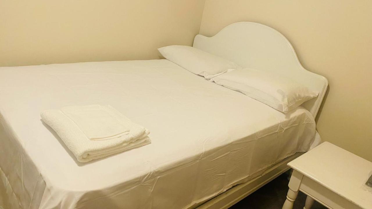 نيو يورك Minutes From Jfk, Beautiful Home With Peaceful, Cosy, Private Room المظهر الخارجي الصورة