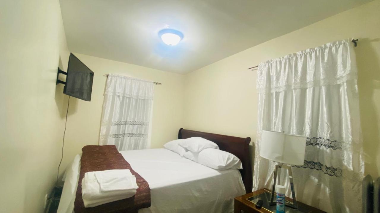 نيو يورك Minutes From Jfk, Beautiful Home With Peaceful, Cosy, Private Room المظهر الخارجي الصورة