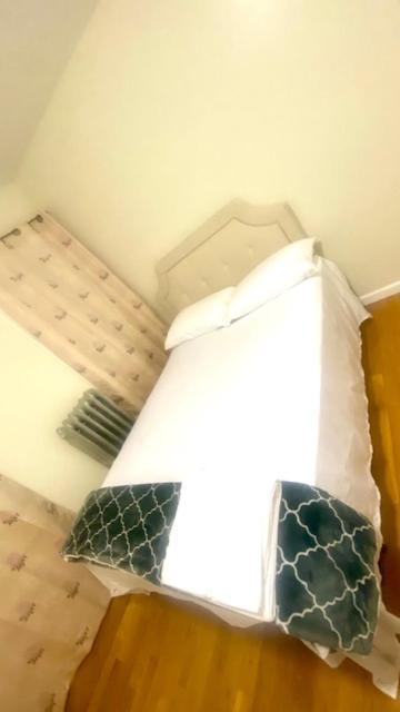 نيو يورك Minutes From Jfk, Beautiful Home With Peaceful, Cosy, Private Room المظهر الخارجي الصورة