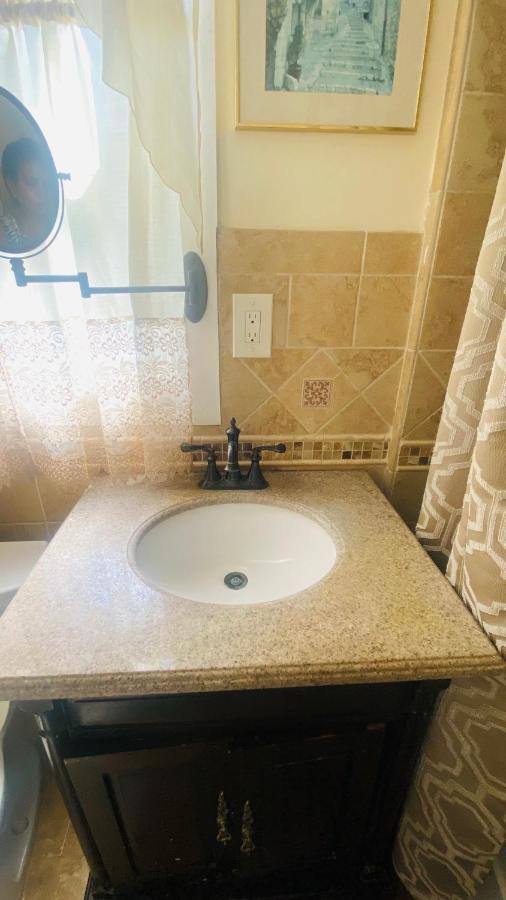 نيو يورك Minutes From Jfk, Beautiful Home With Peaceful, Cosy, Private Room المظهر الخارجي الصورة