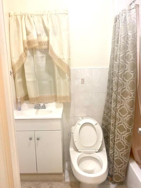 نيو يورك Minutes From Jfk, Beautiful Home With Peaceful, Cosy, Private Room المظهر الخارجي الصورة